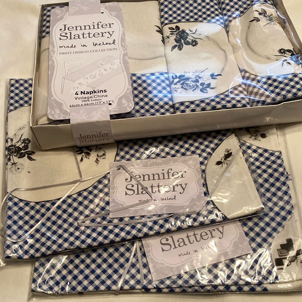 Jennifer Slattery Napkin & Placemat set for 4, NIB